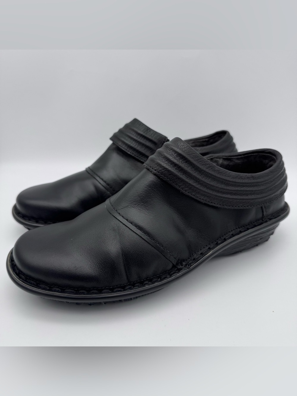 Naot Black Leather Loafers Side Zip Slip On Women EU 37 US 6 6.5